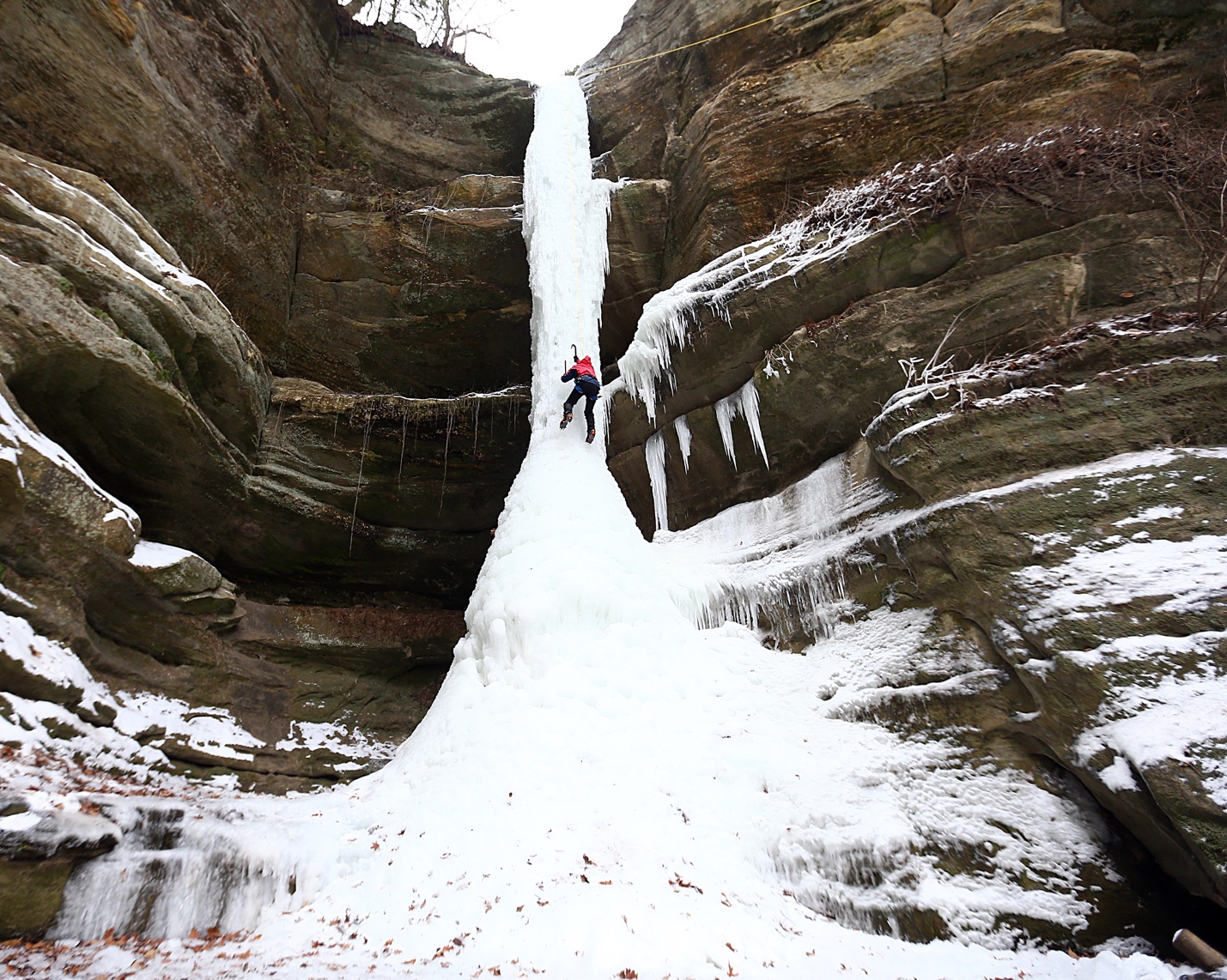 Photos: Ice Climbers Flock To Starved Rock State Park – Starved Rock Country